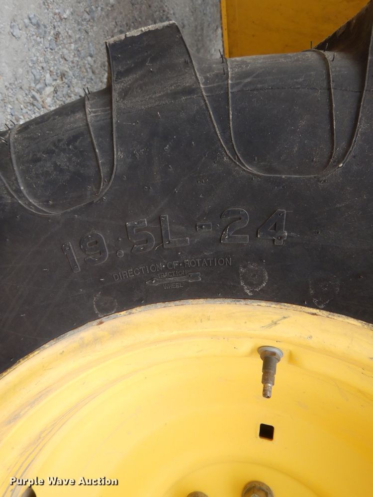 image for item DB7923 2002 New Holland LB75B  backhoe