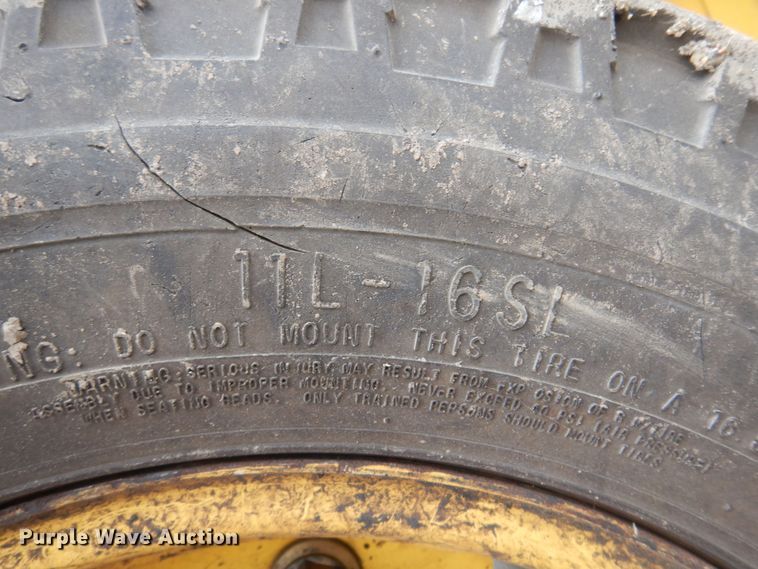 image for item DB7923 2002 New Holland LB75B  backhoe