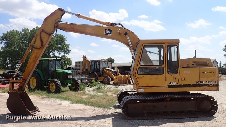 image for item DF5032 1985 John Deere 490  excavator