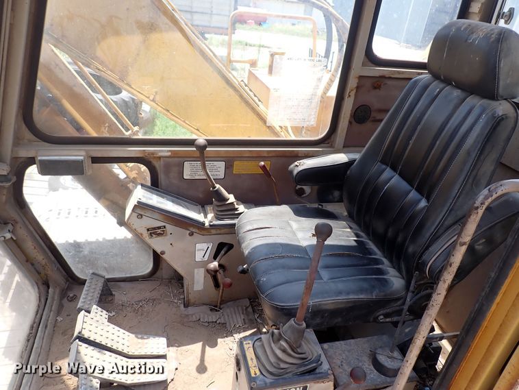 image for item DF5032 1985 John Deere 490  excavator