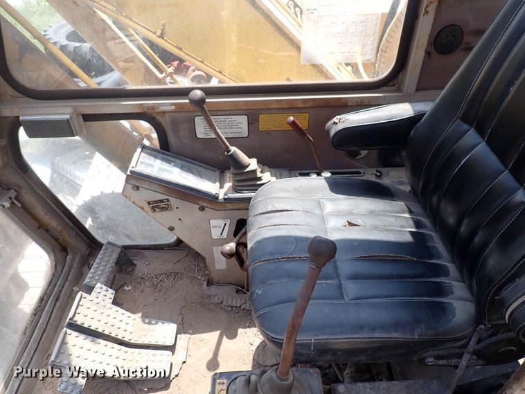 image for item DF5032 1985 John Deere 490  excavator