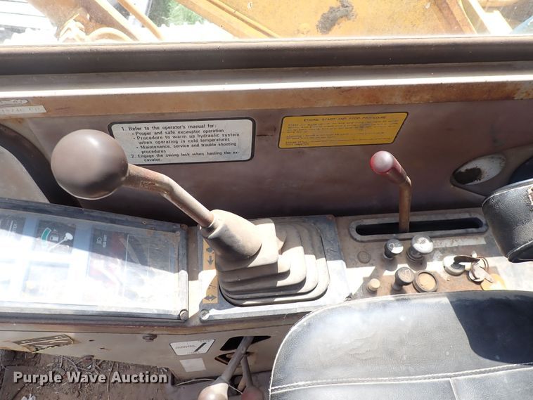 image for item DF5032 1985 John Deere 490  excavator