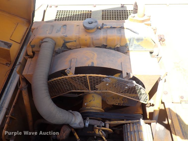 image for item DF5032 1985 John Deere 490  excavator