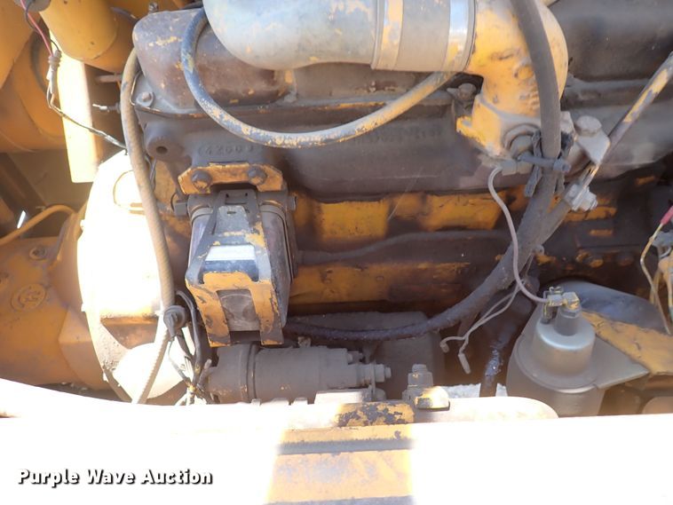 image for item DF5032 1985 John Deere 490  excavator