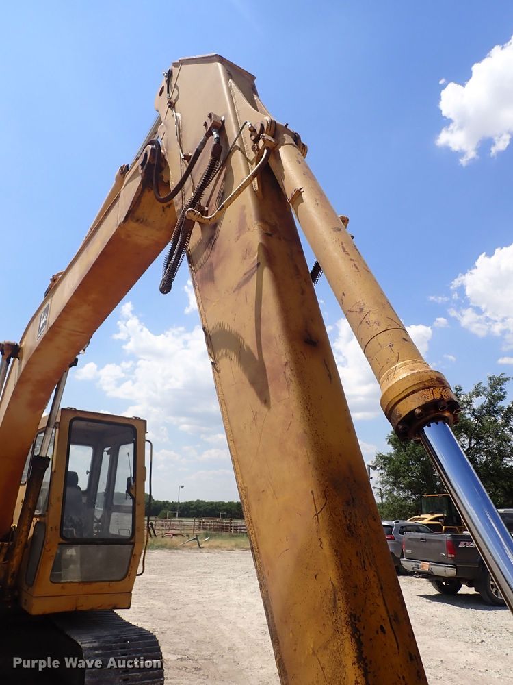 image for item DF5032 1985 John Deere 490  excavator