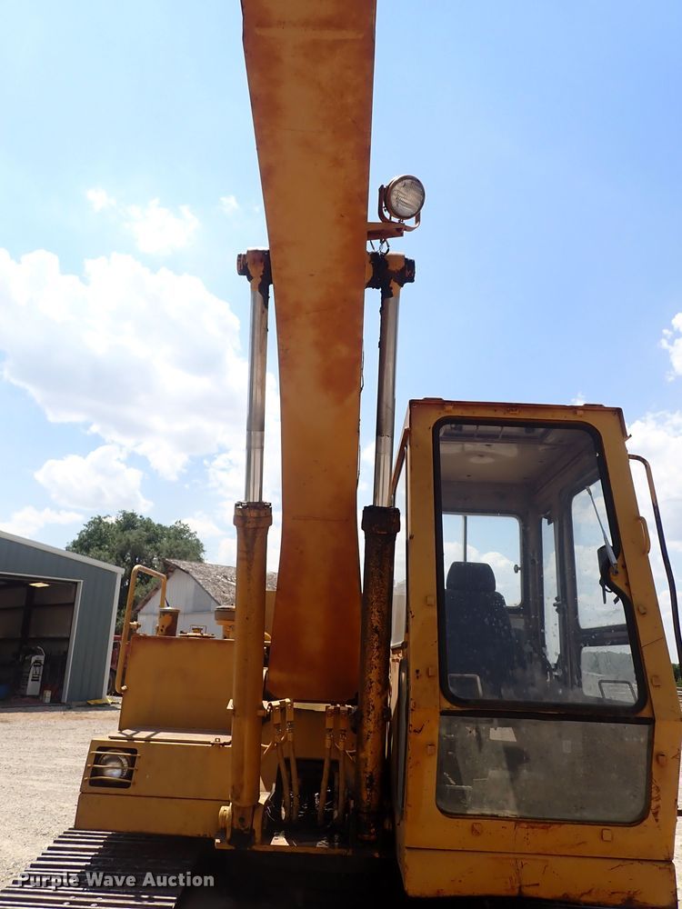 image for item DF5032 1985 John Deere 490  excavator