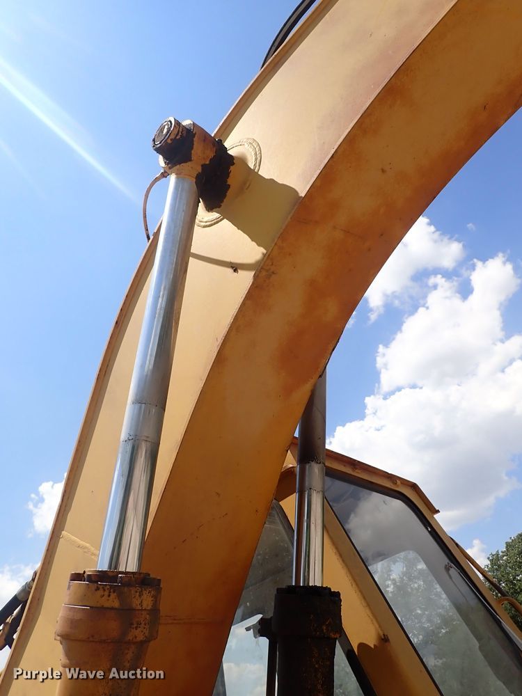 image for item DF5032 1985 John Deere 490  excavator