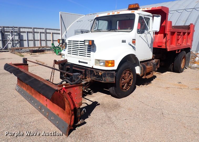 image for item DG2684 1999 International 4900  dump truck