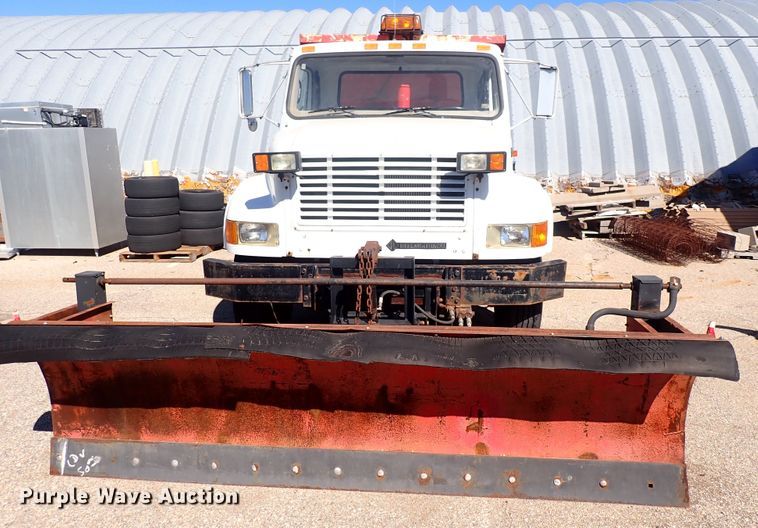 image for item DG2684 1999 International 4900  dump truck