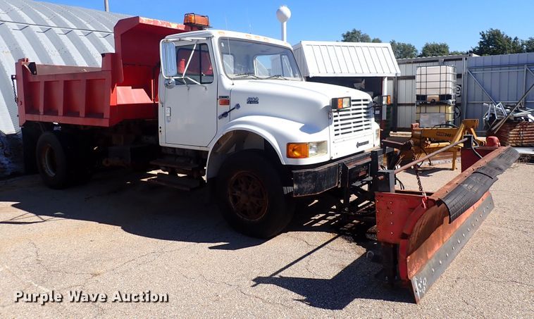 image for item DG2684 1999 International 4900  dump truck