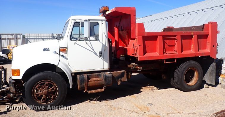 image for item DG2684 1999 International 4900  dump truck