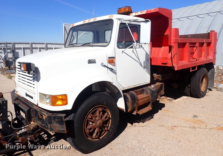 image for item DG2684 1999 International 4900  dump truck