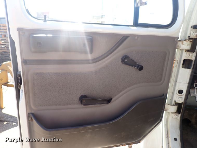 image for item DG2684 1999 International 4900  dump truck