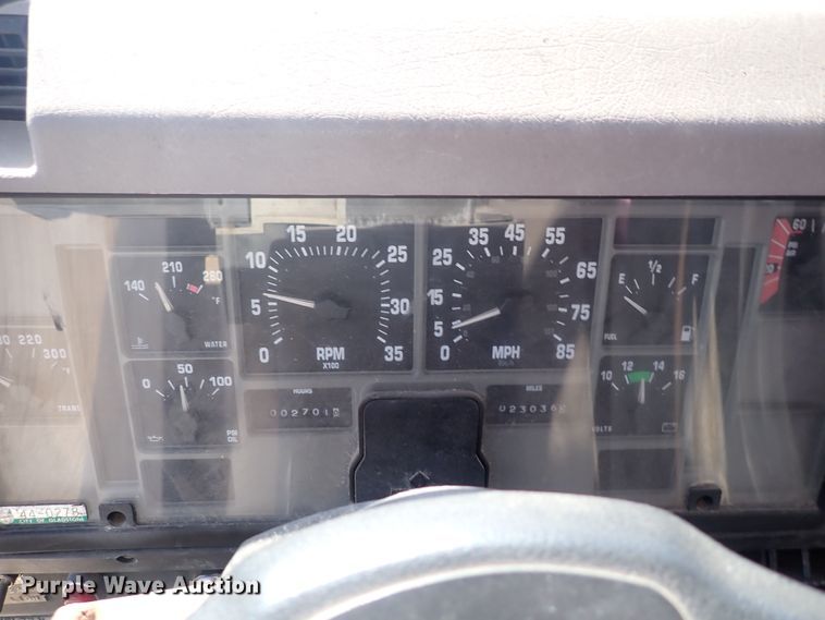 image for item DG2684 1999 International 4900  dump truck