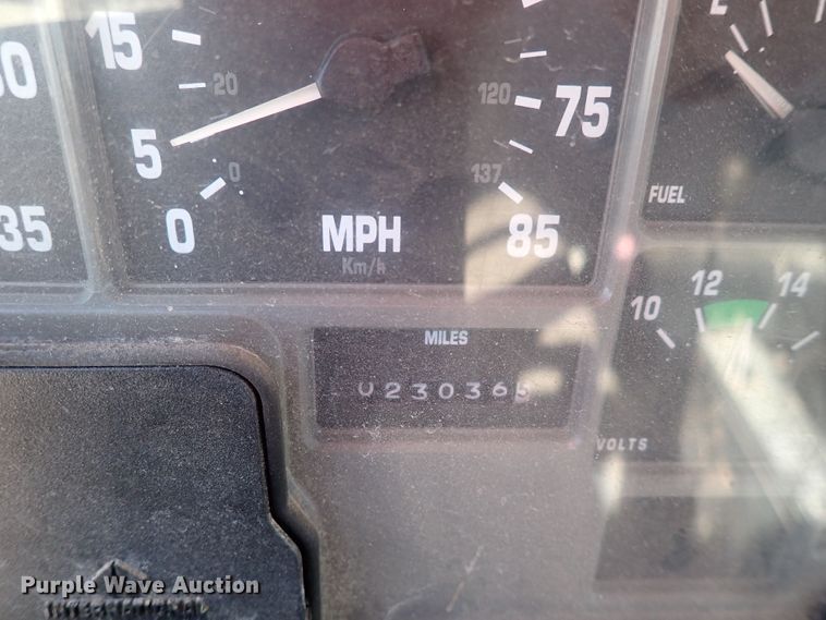 image for item DG2684 1999 International 4900  dump truck