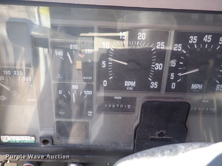 image for item DG2684 1999 International 4900  dump truck