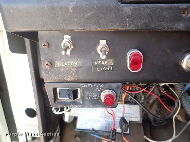 image for item DG2684 1999 International 4900  dump truck