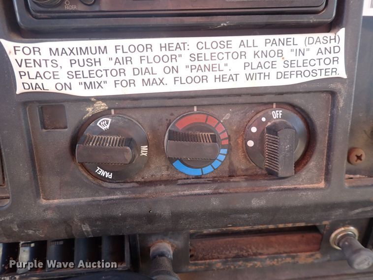 image for item DG2684 1999 International 4900  dump truck