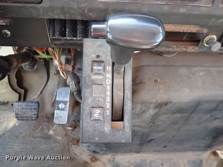 image for item DG2684 1999 International 4900  dump truck