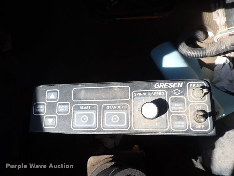 image for item DG2684 1999 International 4900  dump truck