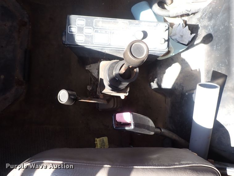 image for item DG2684 1999 International 4900  dump truck