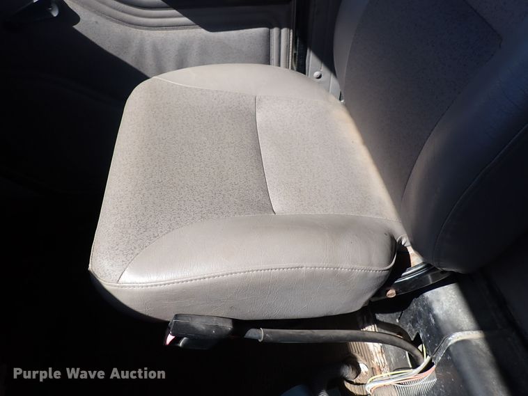 image for item DG2684 1999 International 4900  dump truck