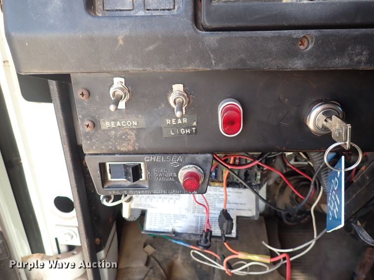 image for item DG2684 1999 International 4900  dump truck