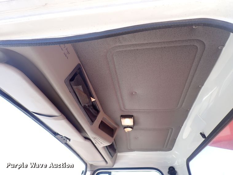 image for item DG2684 1999 International 4900  dump truck