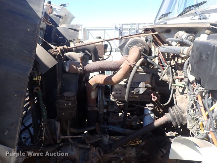 image for item DG2684 1999 International 4900  dump truck