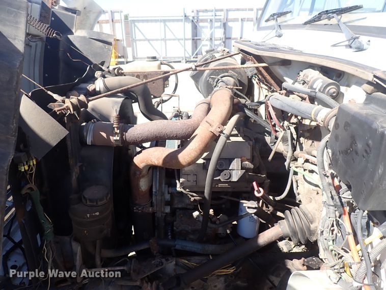 image for item DG2684 1999 International 4900  dump truck