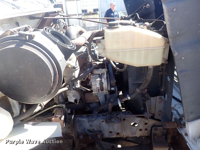 image for item DG2684 1999 International 4900  dump truck