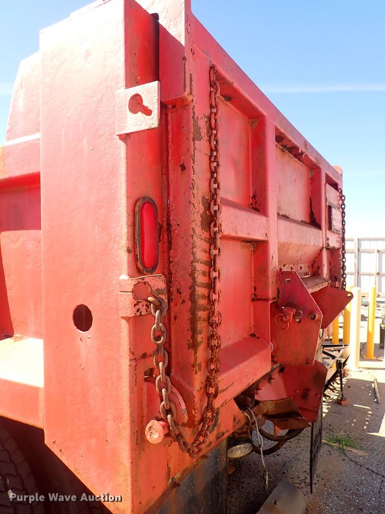 image for item DG2684 1999 International 4900  dump truck