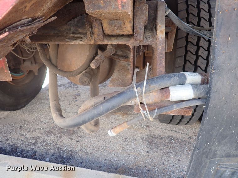 image for item DG2684 1999 International 4900  dump truck