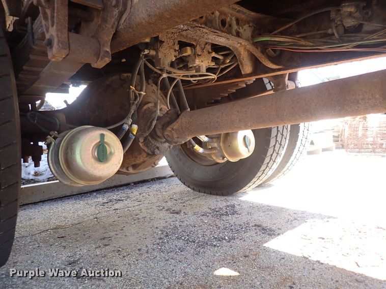 image for item DG2684 1999 International 4900  dump truck