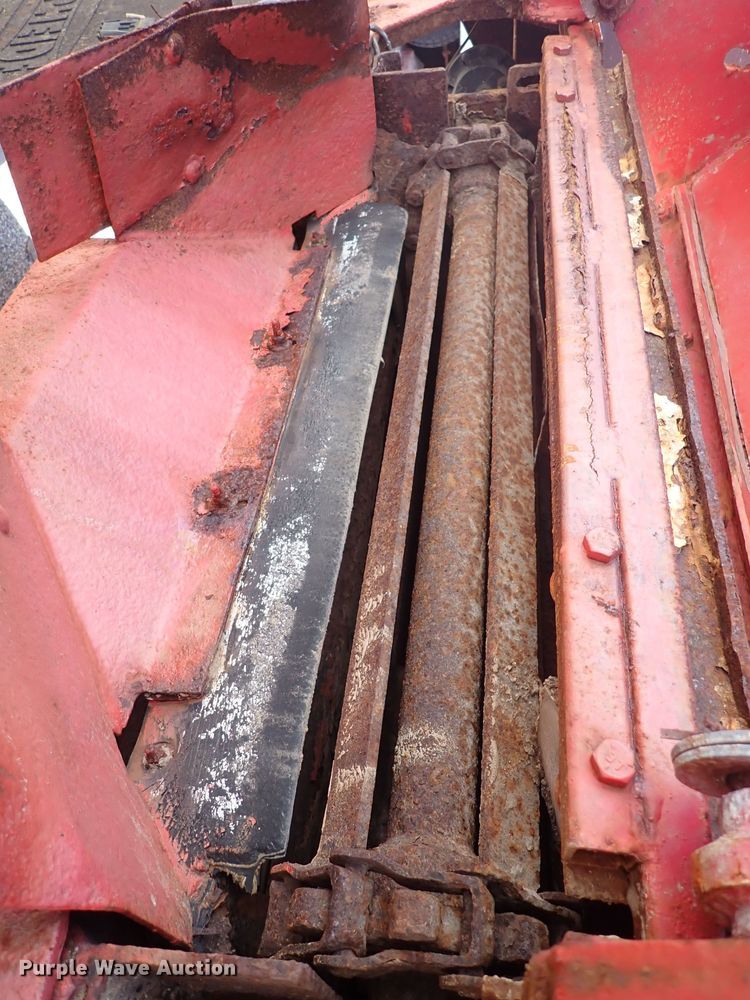 image for item DG2684 1999 International 4900  dump truck