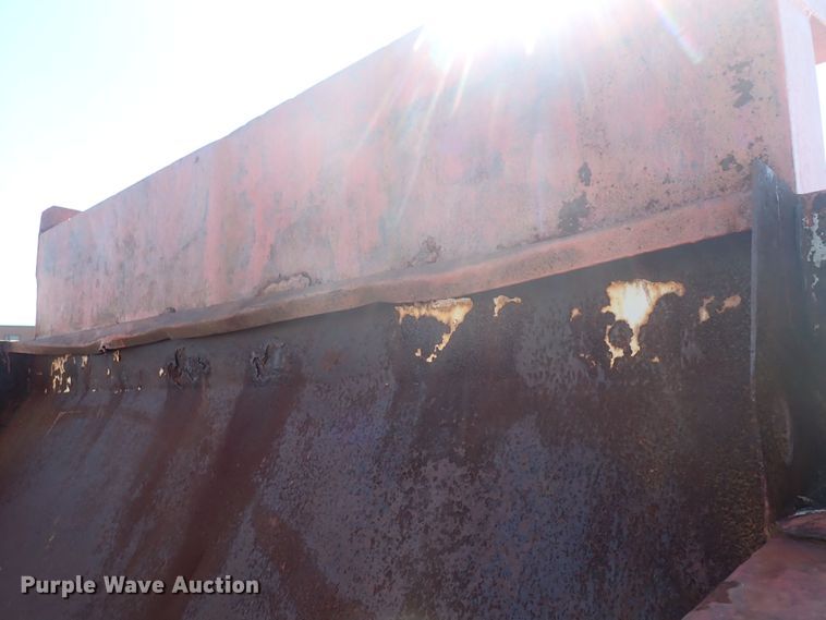 image for item DG2684 1999 International 4900  dump truck