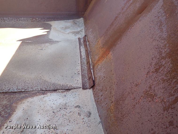 image for item DG2684 1999 International 4900  dump truck