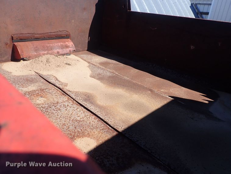 image for item DG2684 1999 International 4900  dump truck