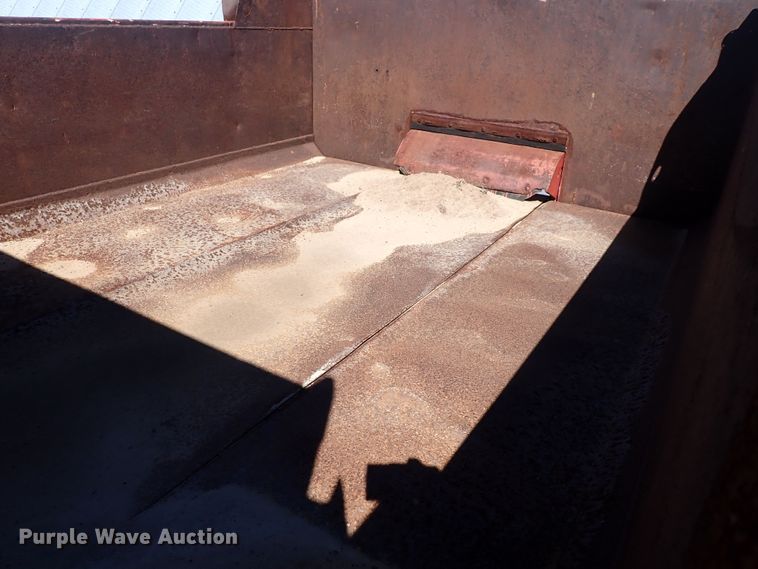 image for item DG2684 1999 International 4900  dump truck