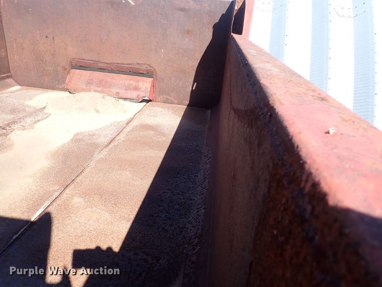 image for item DG2684 1999 International 4900  dump truck