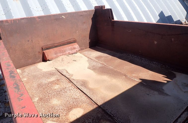 image for item DG2684 1999 International 4900  dump truck