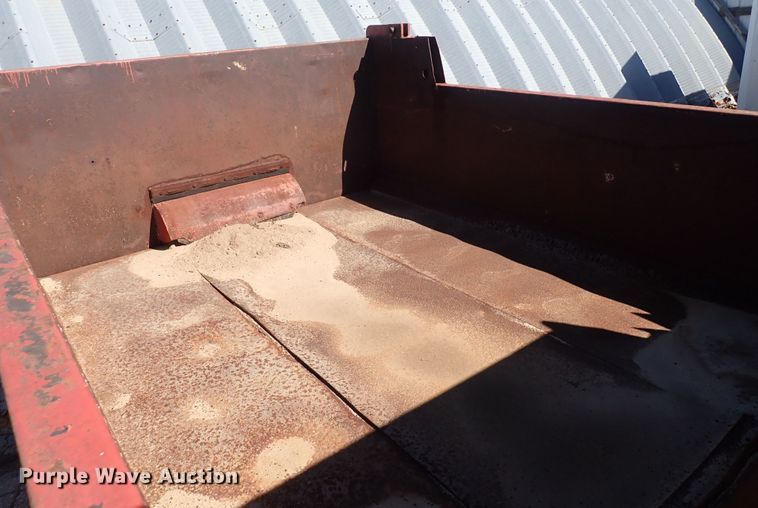 image for item DG2684 1999 International 4900  dump truck