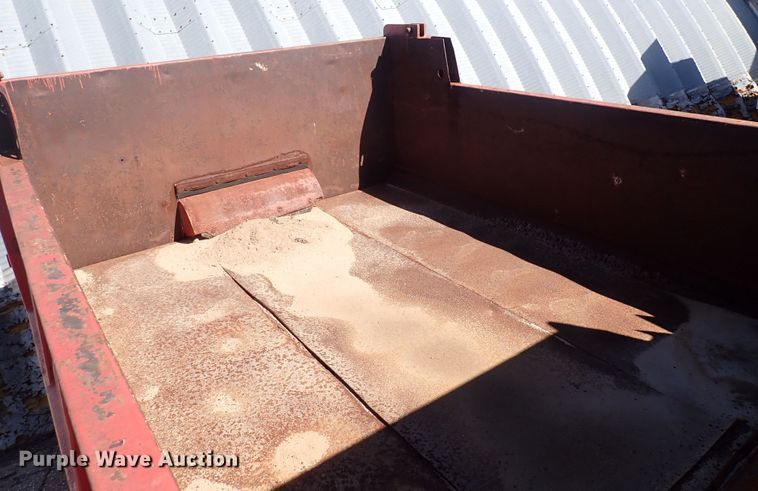 image for item DG2684 1999 International 4900  dump truck