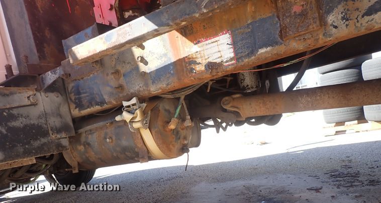 image for item DG2684 1999 International 4900  dump truck