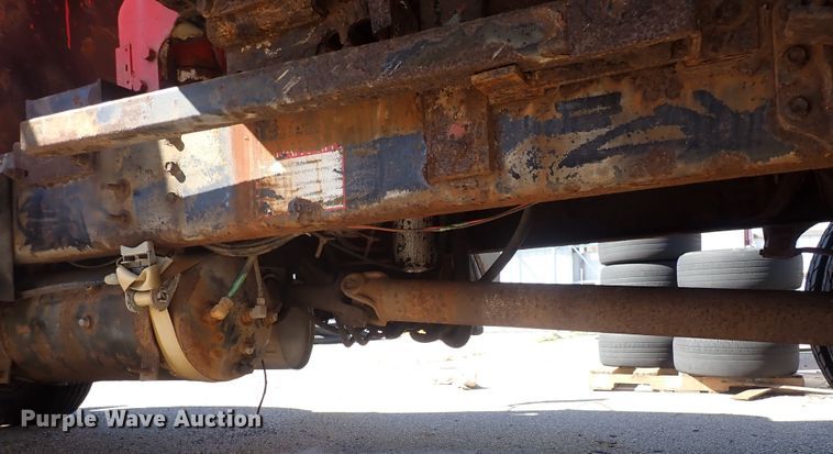 image for item DG2684 1999 International 4900  dump truck