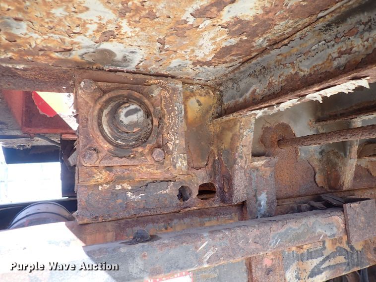 image for item DG2684 1999 International 4900  dump truck