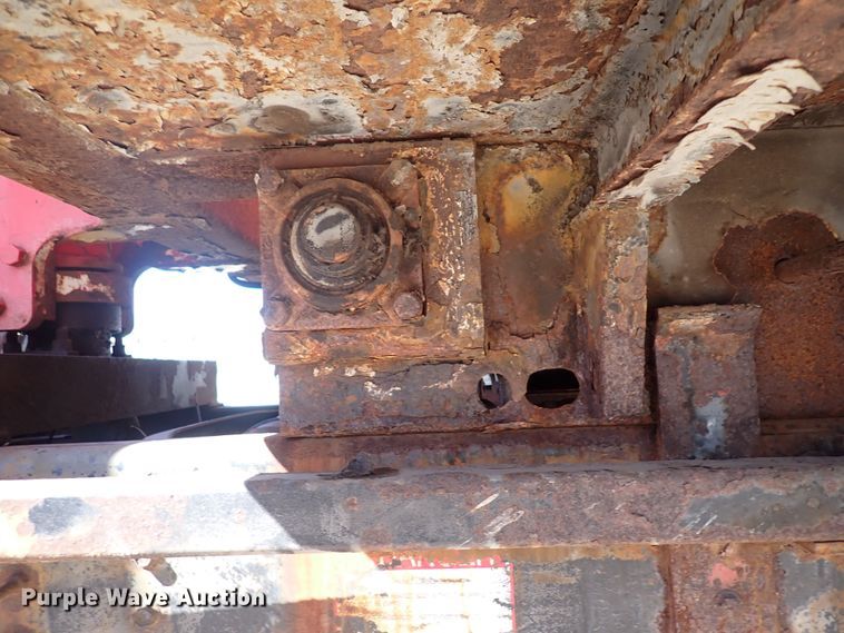 image for item DG2684 1999 International 4900  dump truck