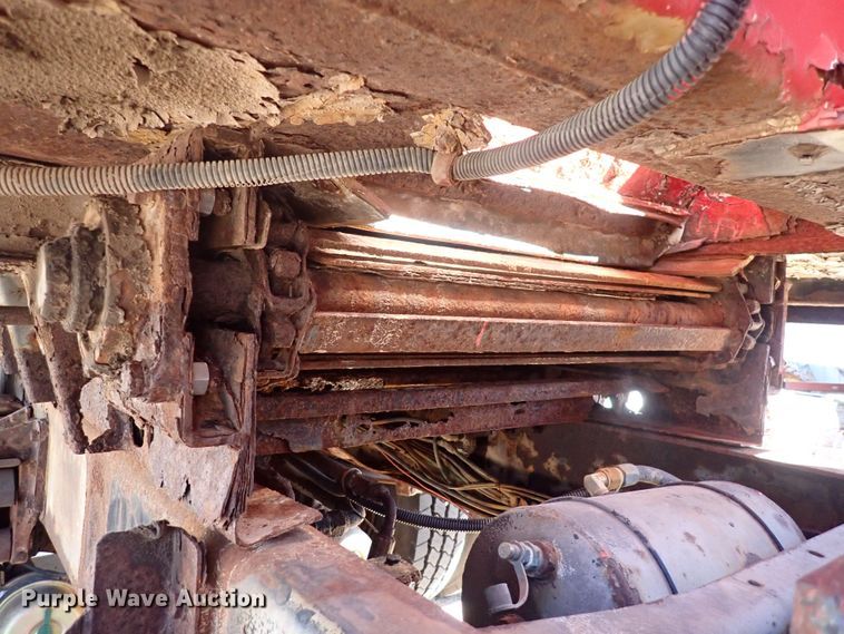 image for item DG2684 1999 International 4900  dump truck