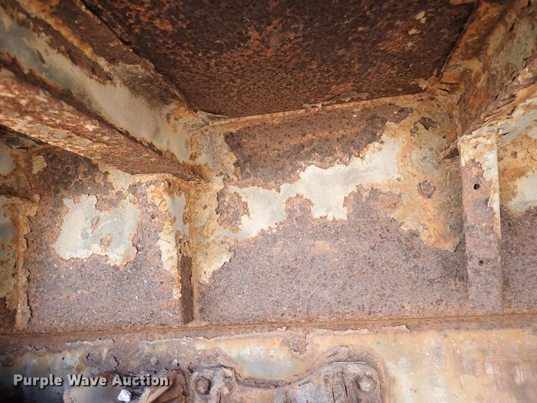 image for item DG2684 1999 International 4900  dump truck