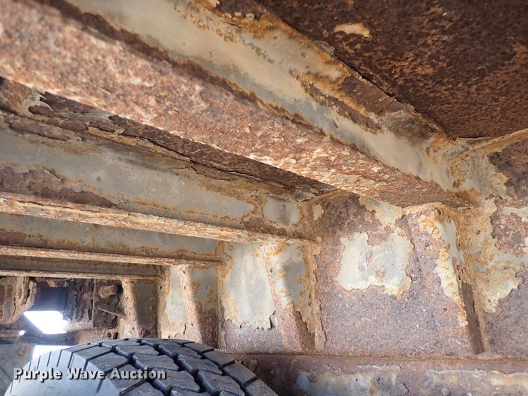 image for item DG2684 1999 International 4900  dump truck